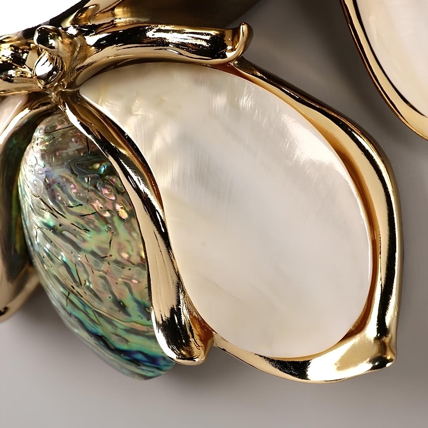 Luxuriöse handgefertigte Wanduhr mit Abalone- und Perlmutt-Intarsien